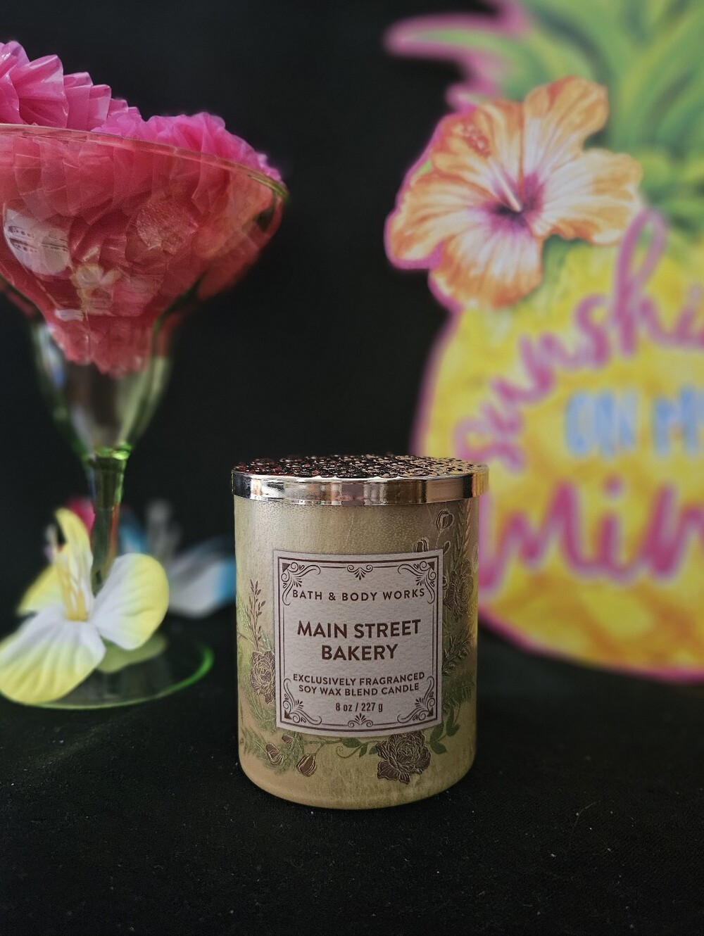 NWT Bath & Body Works Main Street Bakery Single Wick Candle — White, Gold